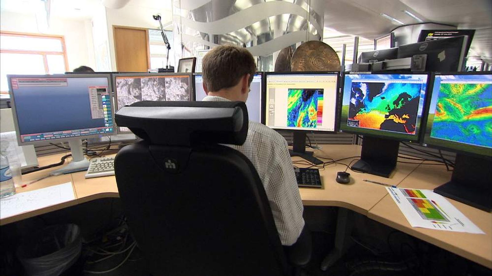 Huge Supercomputer To Boost Weather Forecasts | Scoop News | Sky News