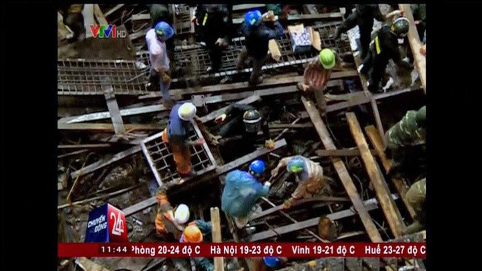 Scaffolding Collapse Leaves 14 Workers Dead | World News | Sky News