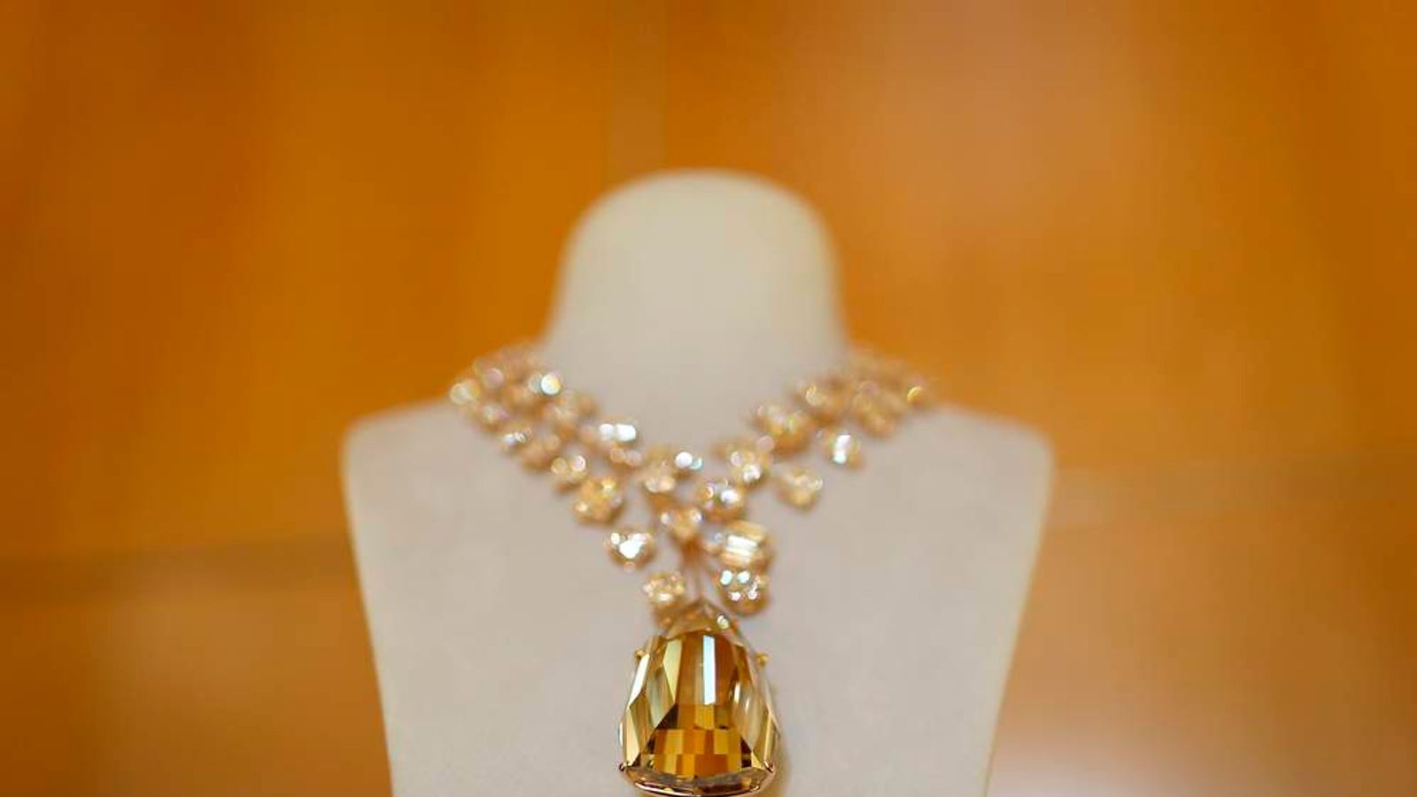 World's Most Expensive Necklace For Auction | World News | Sky News