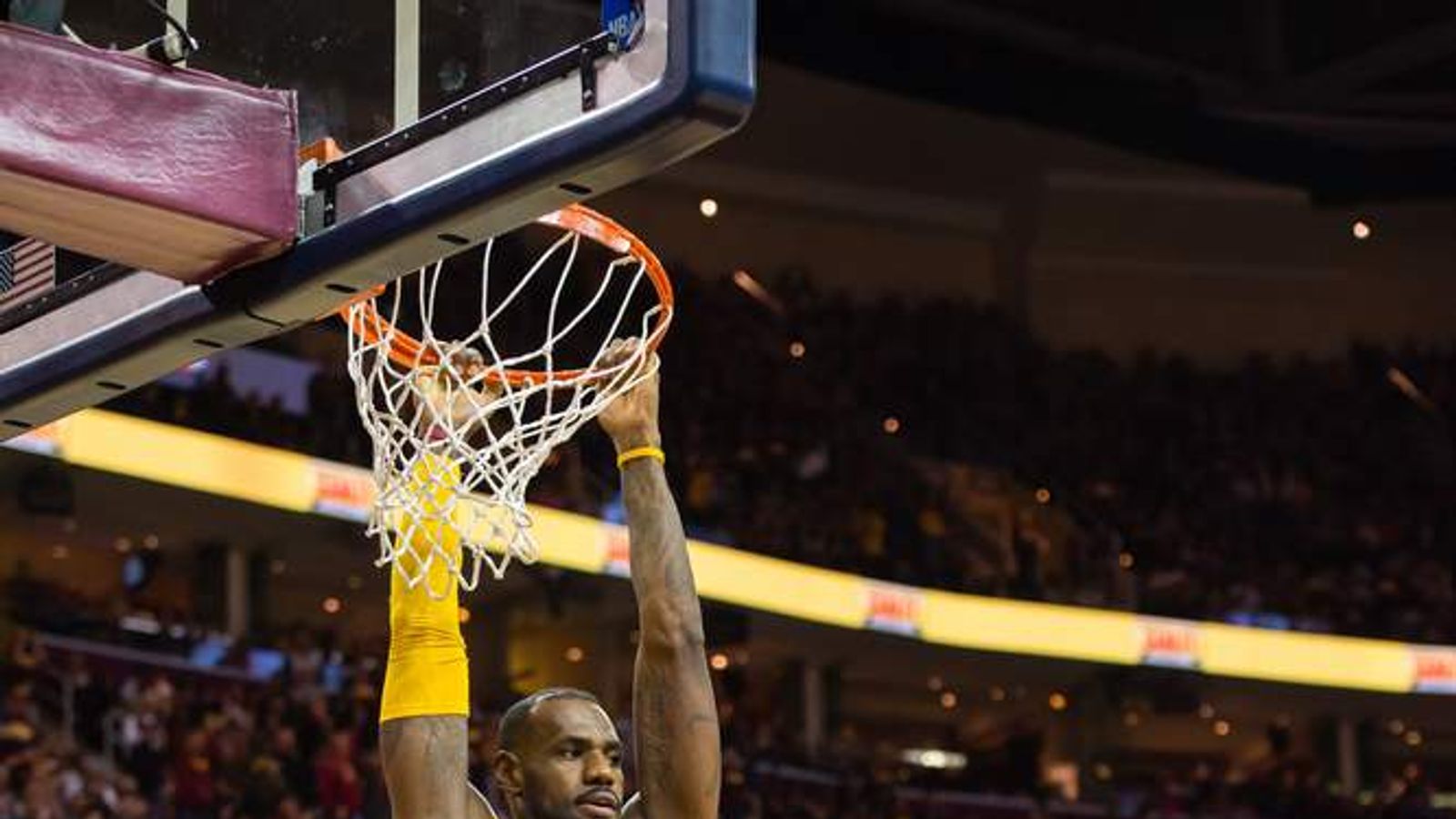 lebron signs lifetime deal with nike