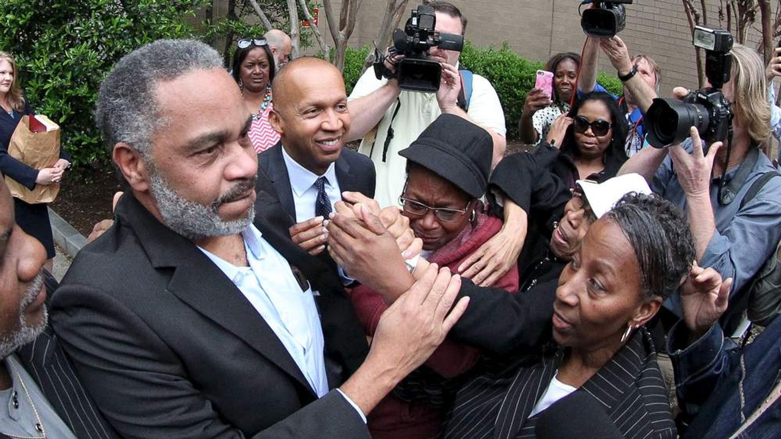 Anthony Ray Hinton Walks Free After 30 Years Behind Bars | Scoop News ...