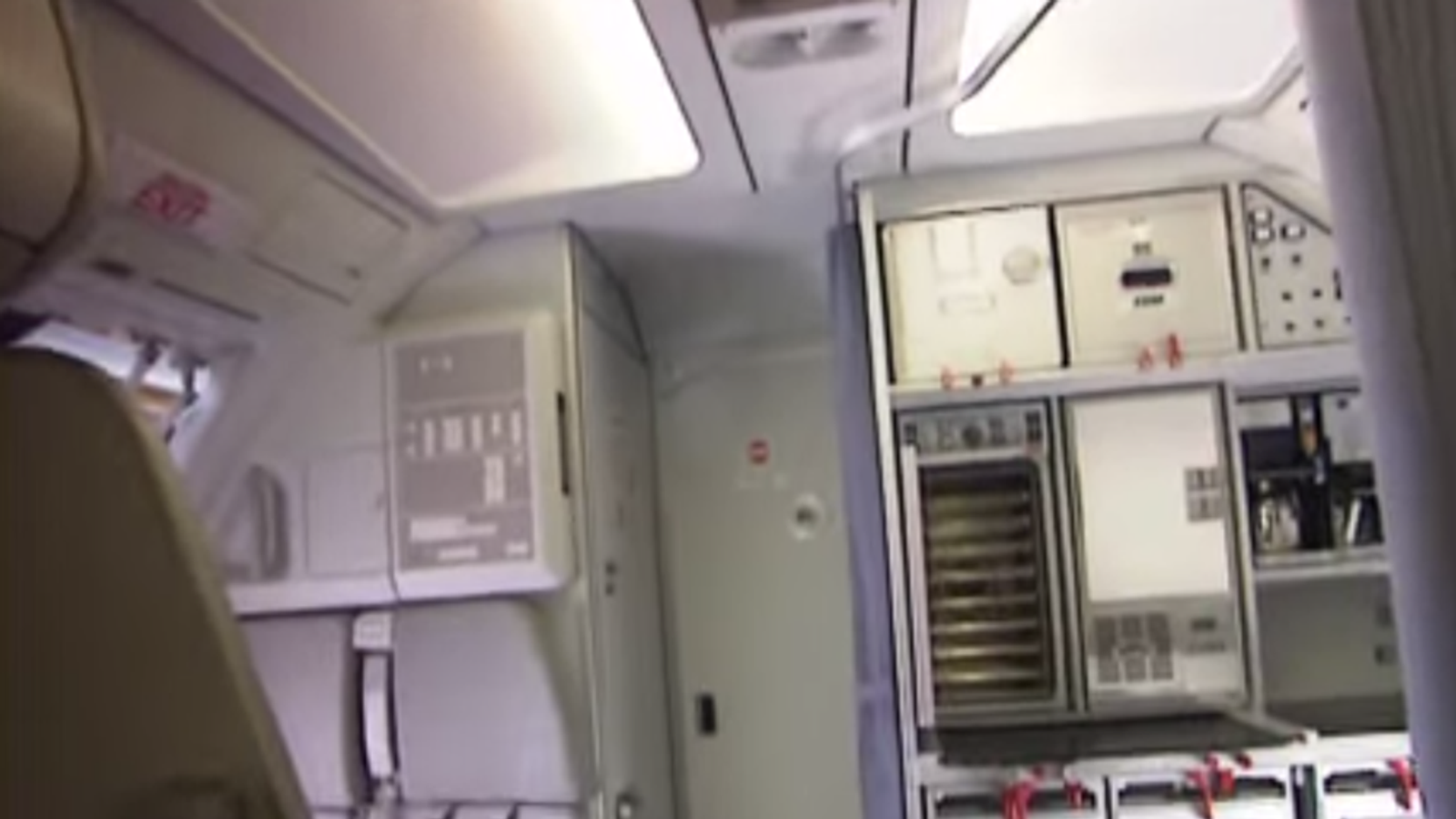 boeing 737 cockpit door entrance button