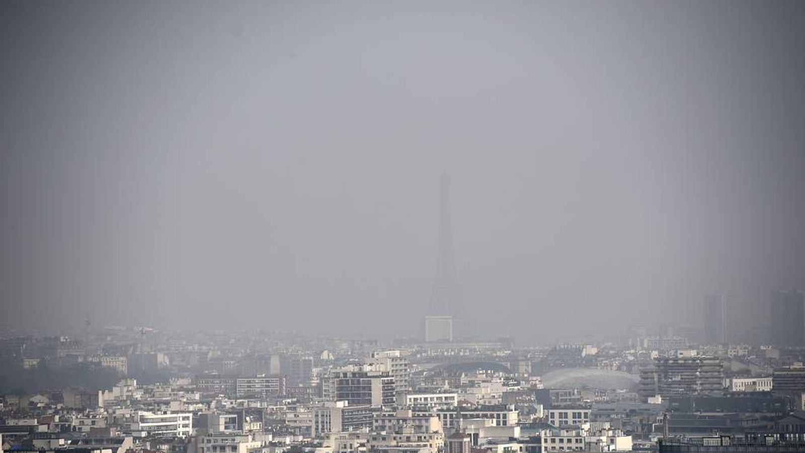 Paris Cuts Speed Limit Over Pollution Fears | World News | Sky News