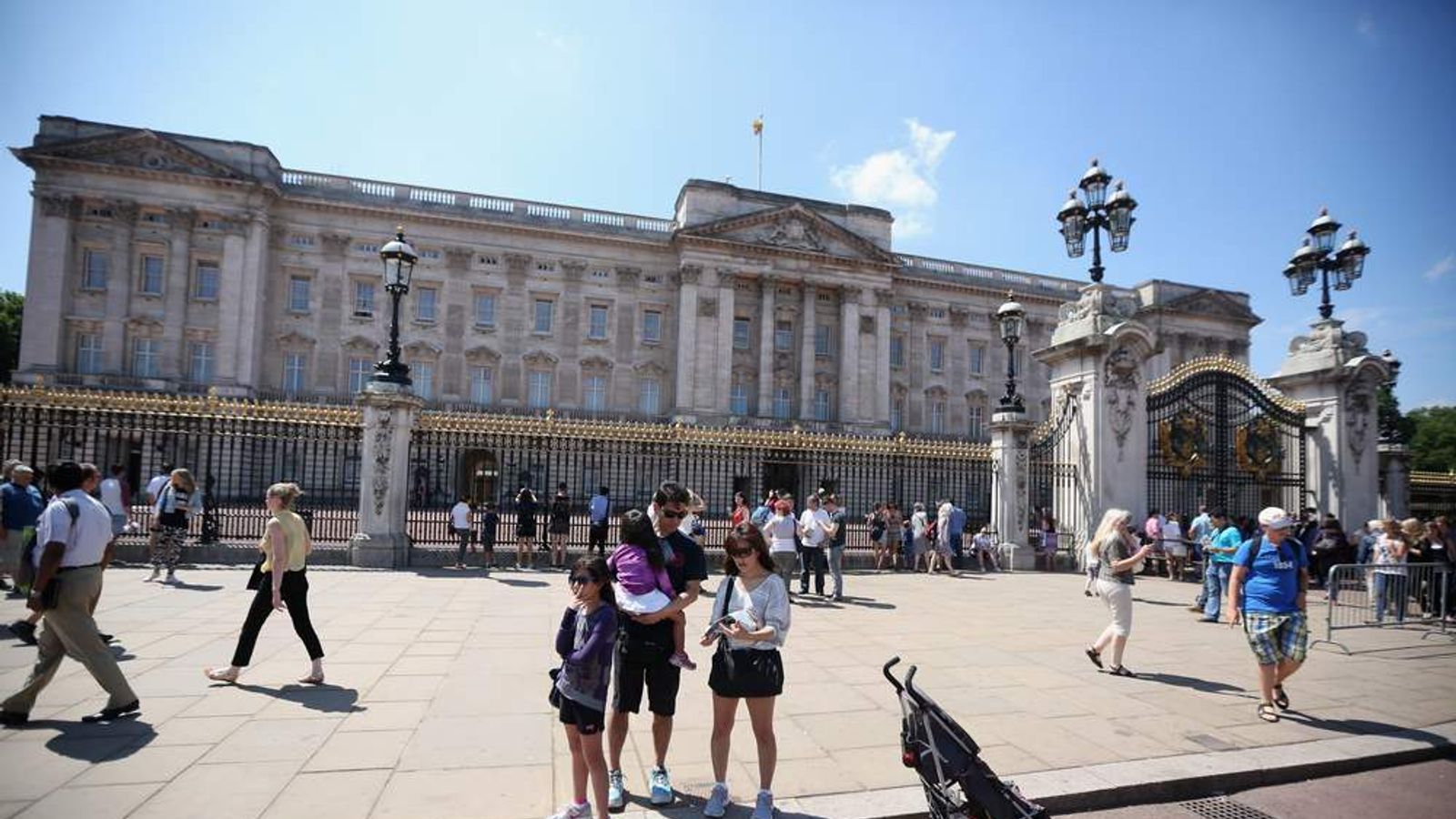 Man Charged After Buckingham Palace Arrest 