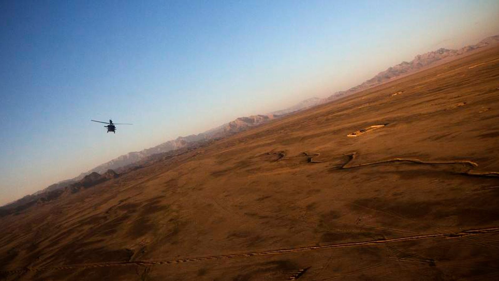 Кандагар Афганистан. Вертолетный полк Кандагар. Кандагар фото летчиков. Фото ночь над кандагаром.