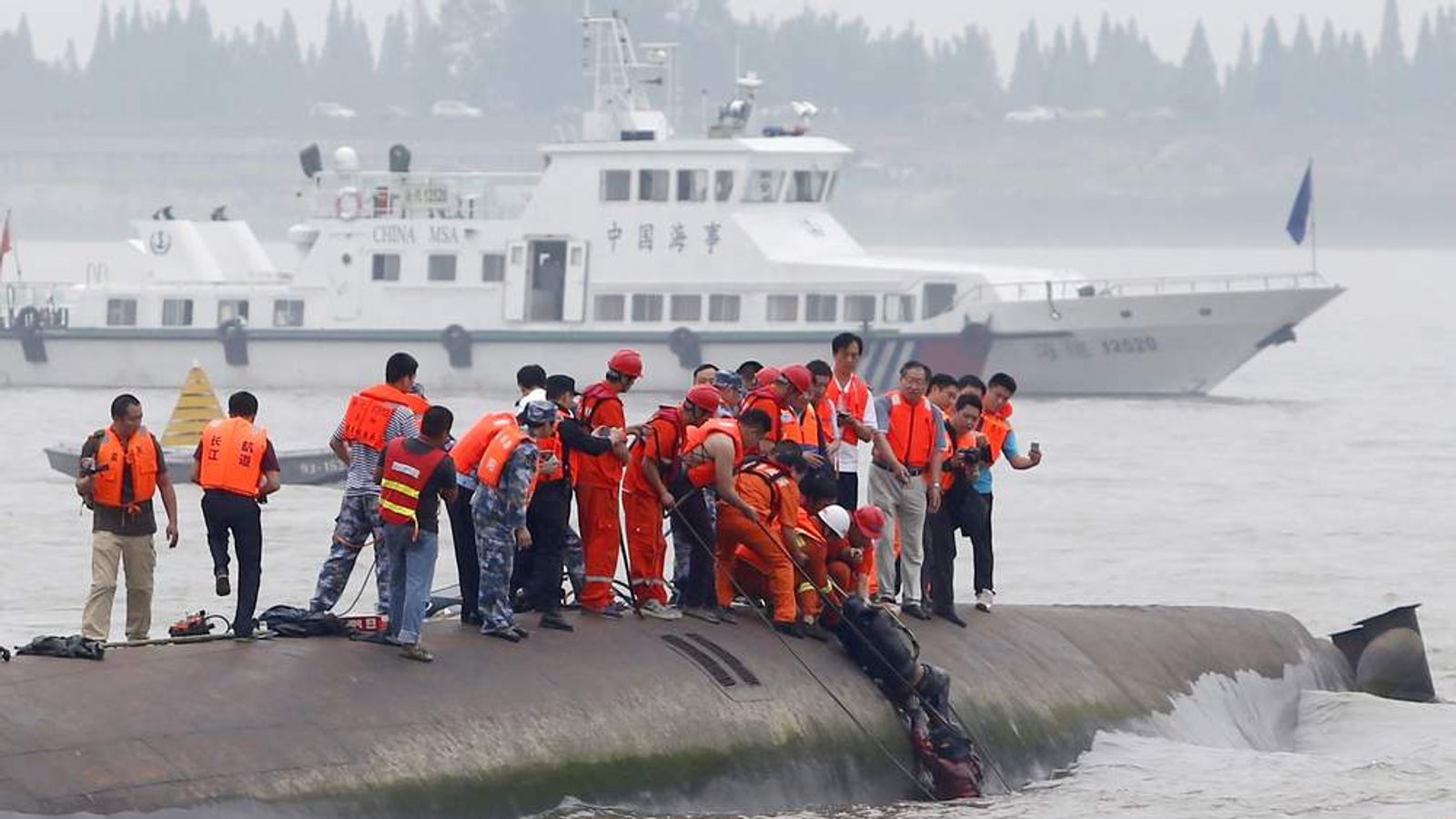 China Cruise Ship Capsizes Rescuers Continue To Hunt For Survivors