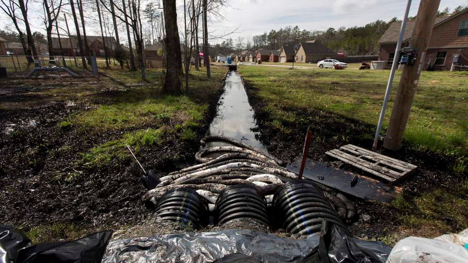 Ruptured Pipeline Spews Oil In Arkansas Town | US News | Sky News