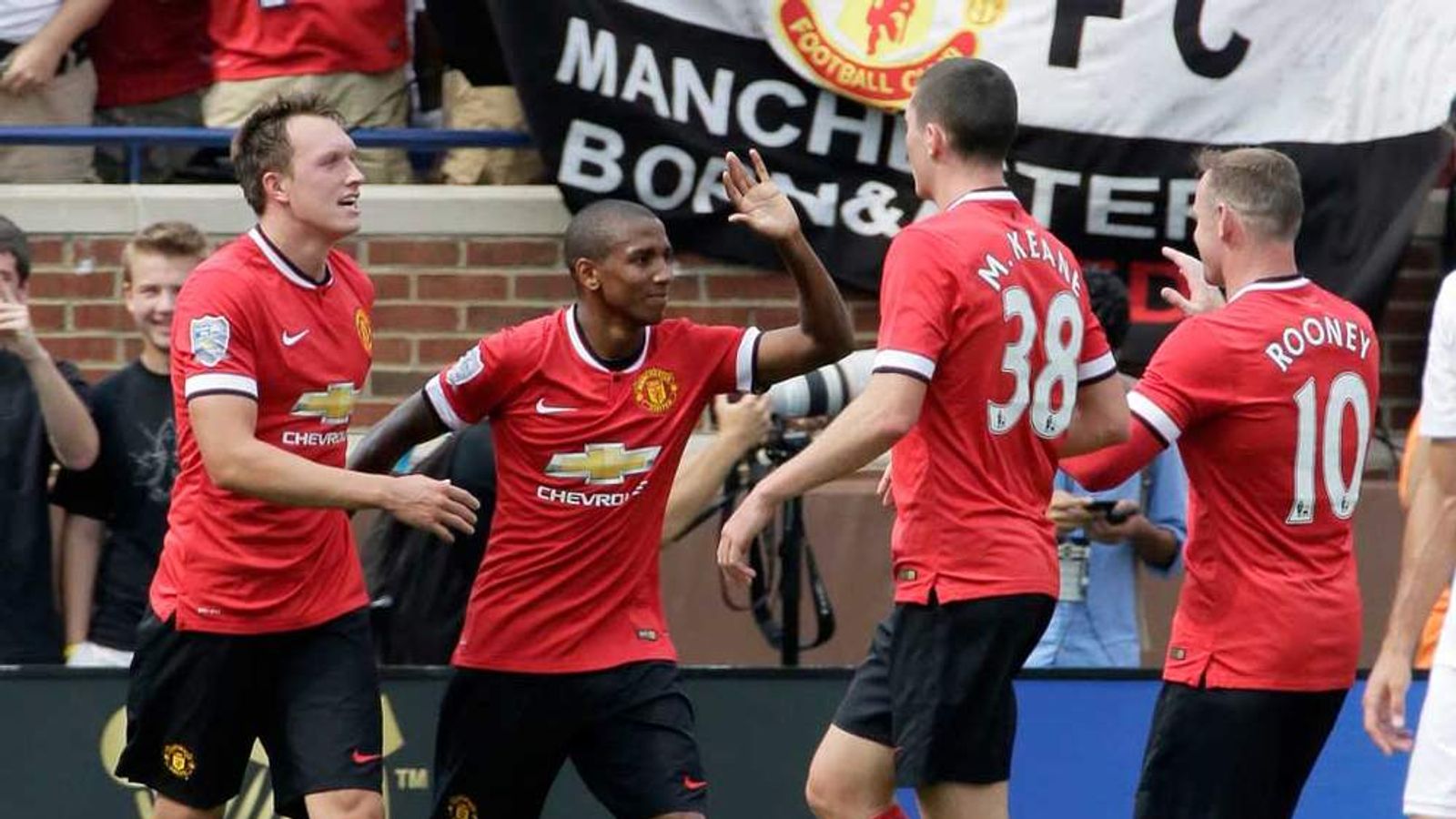 Van Gaal Salutes Man United Formation | Scoop News | Sky News