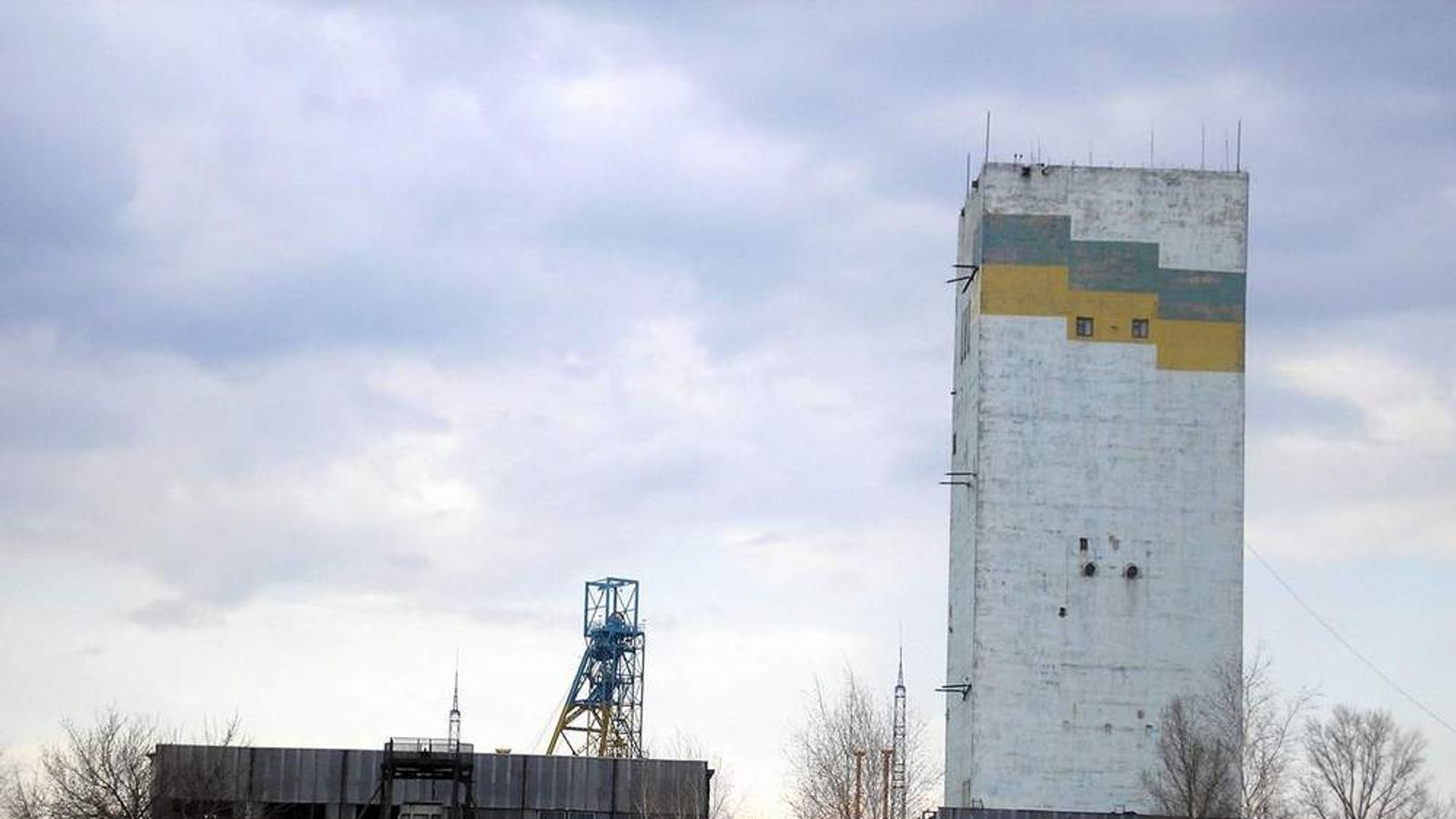 Ukraine: 500 Miners Trapped After Shell Blast | World News | Sky News