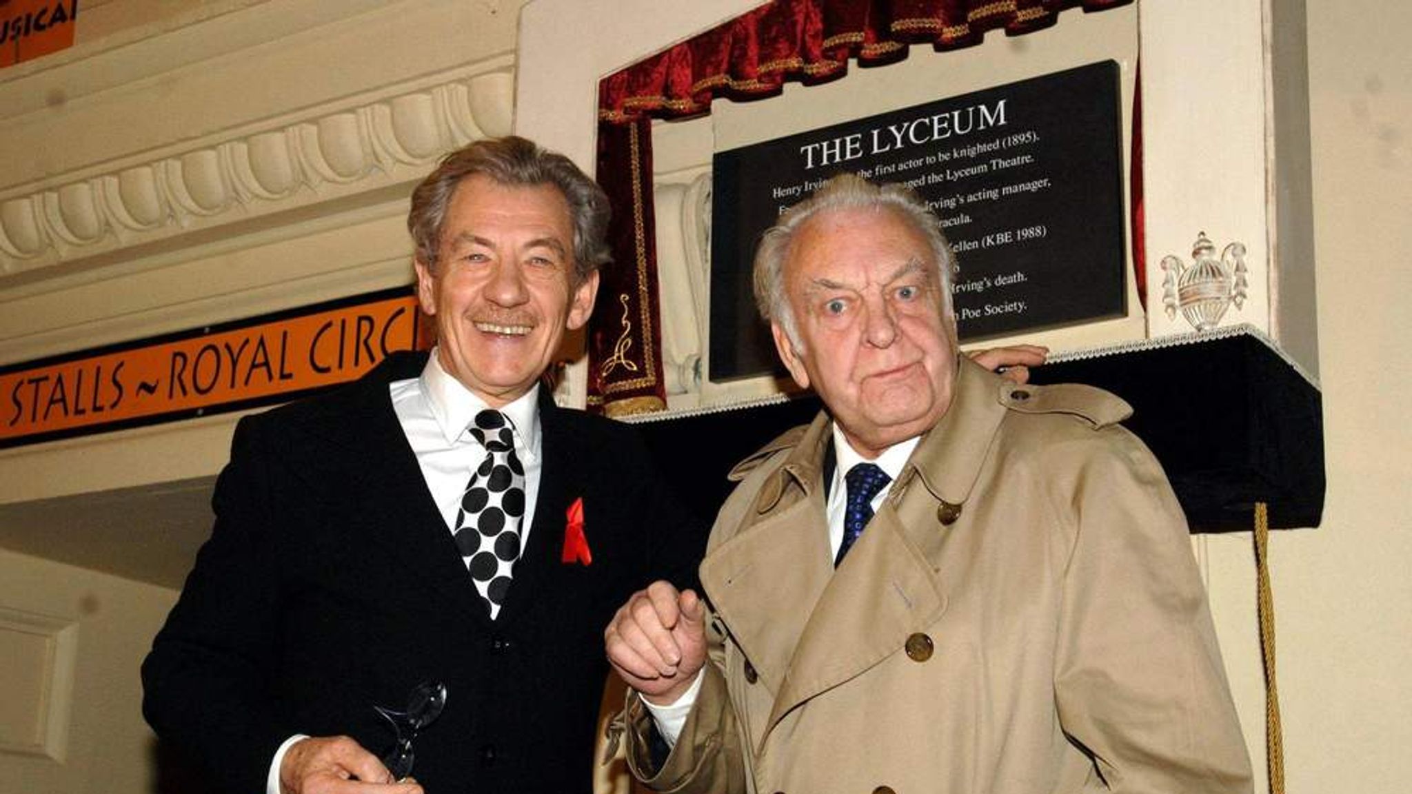 Veteran Actor Sir Donald Sinden Dies Aged 90 | Ents & Arts News | Sky News