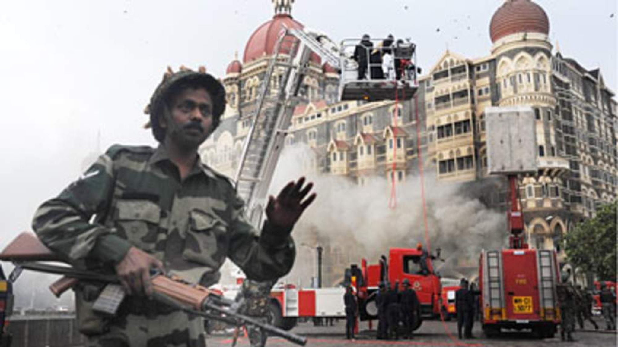 Нападение на мумбаи. Мумбаи 2008 Тадж Махал теракт. Отель Мумбаи теракт 2008. Теракт в Индии 2008 Тадж Махал. Теракт в Индии 2008 отель Тадж Махал.