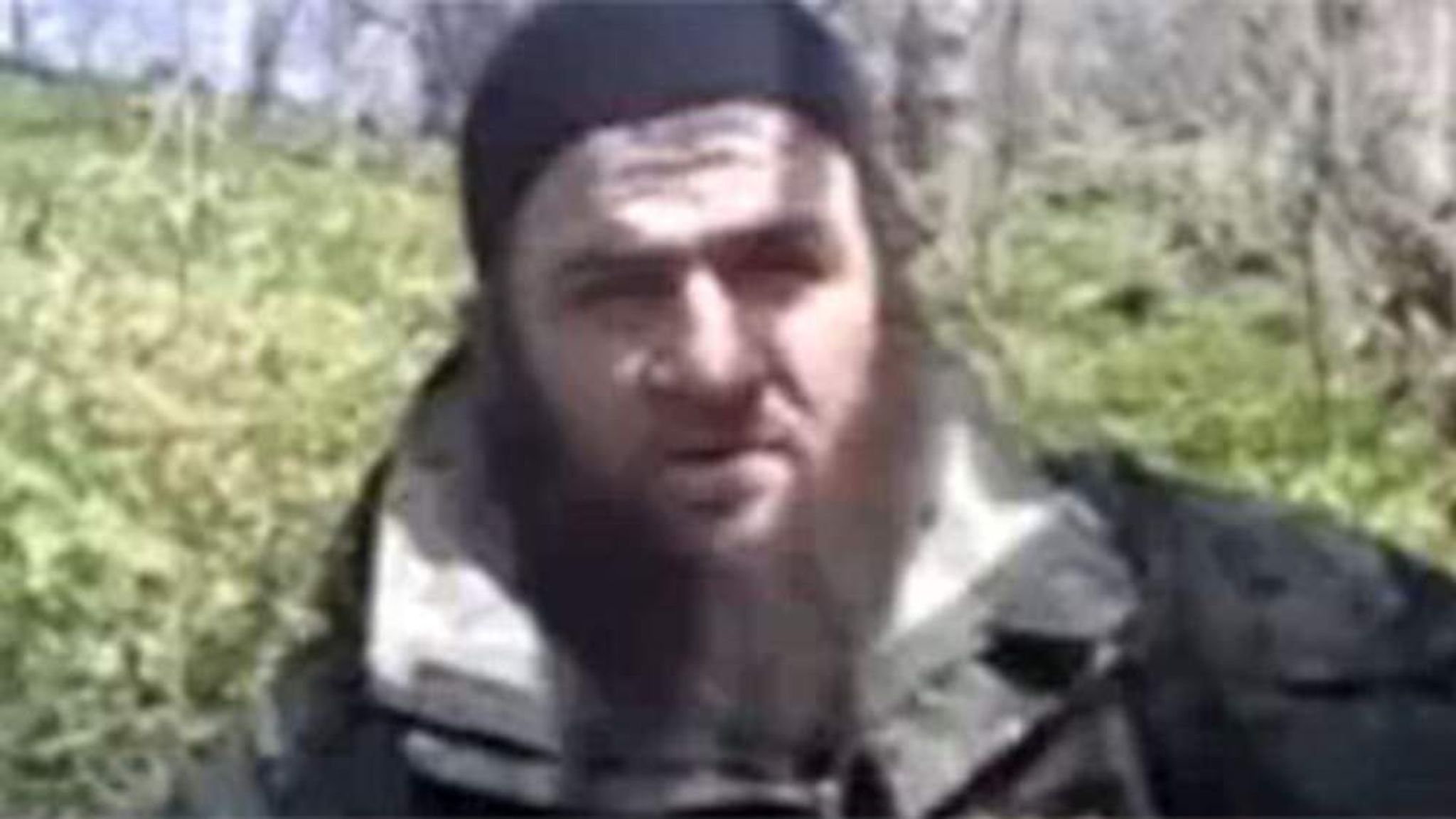 Гелаев басаев доку умаров. Чеченский полевой командир доку умаров. Доку хаматович умаров. Умаров не набирай. Доку умаров имарат кавказ.