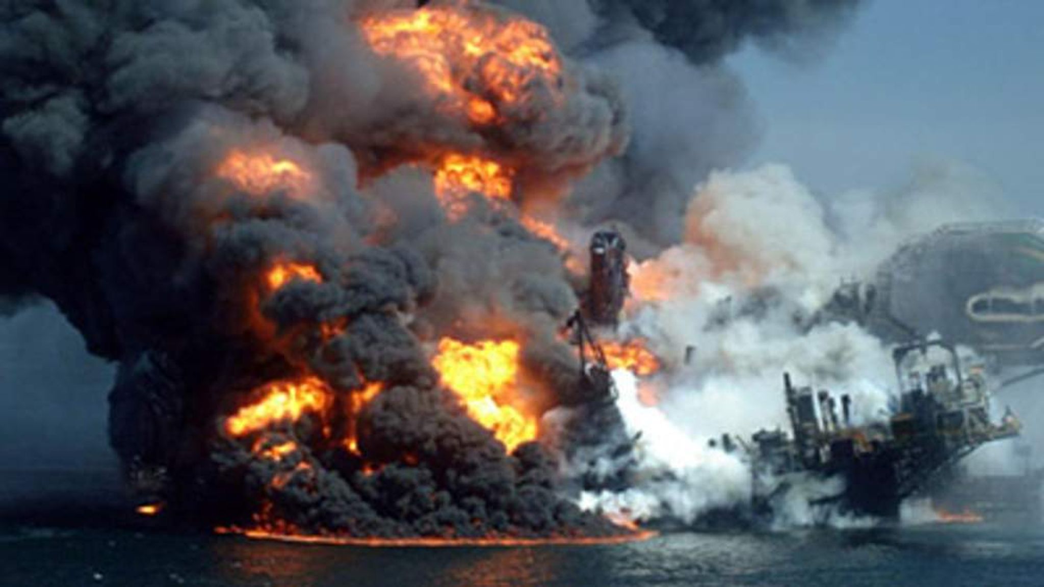 30 апреля 2010. Взрыв на платформе «Пайпер Альфа». Пожар на нефтяной платформе Piper Alpha. Платформа Deepwater Horizon. Deepwater Horizon катастрофа.