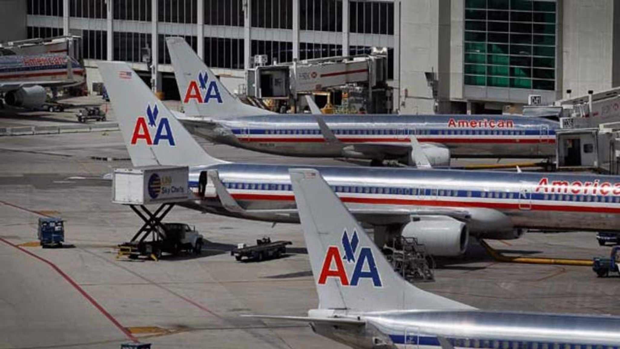 Где самолет американской. American Airlines a310. Авиапарк Американ Эйрлайнс. Авиакомпании Израиля летающие. Американ Эйрлайнс старые.