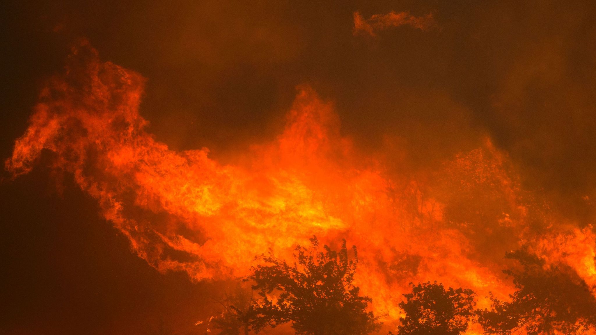 Firefighters Battle Wildfires Amid Heatwave | US News | Sky News