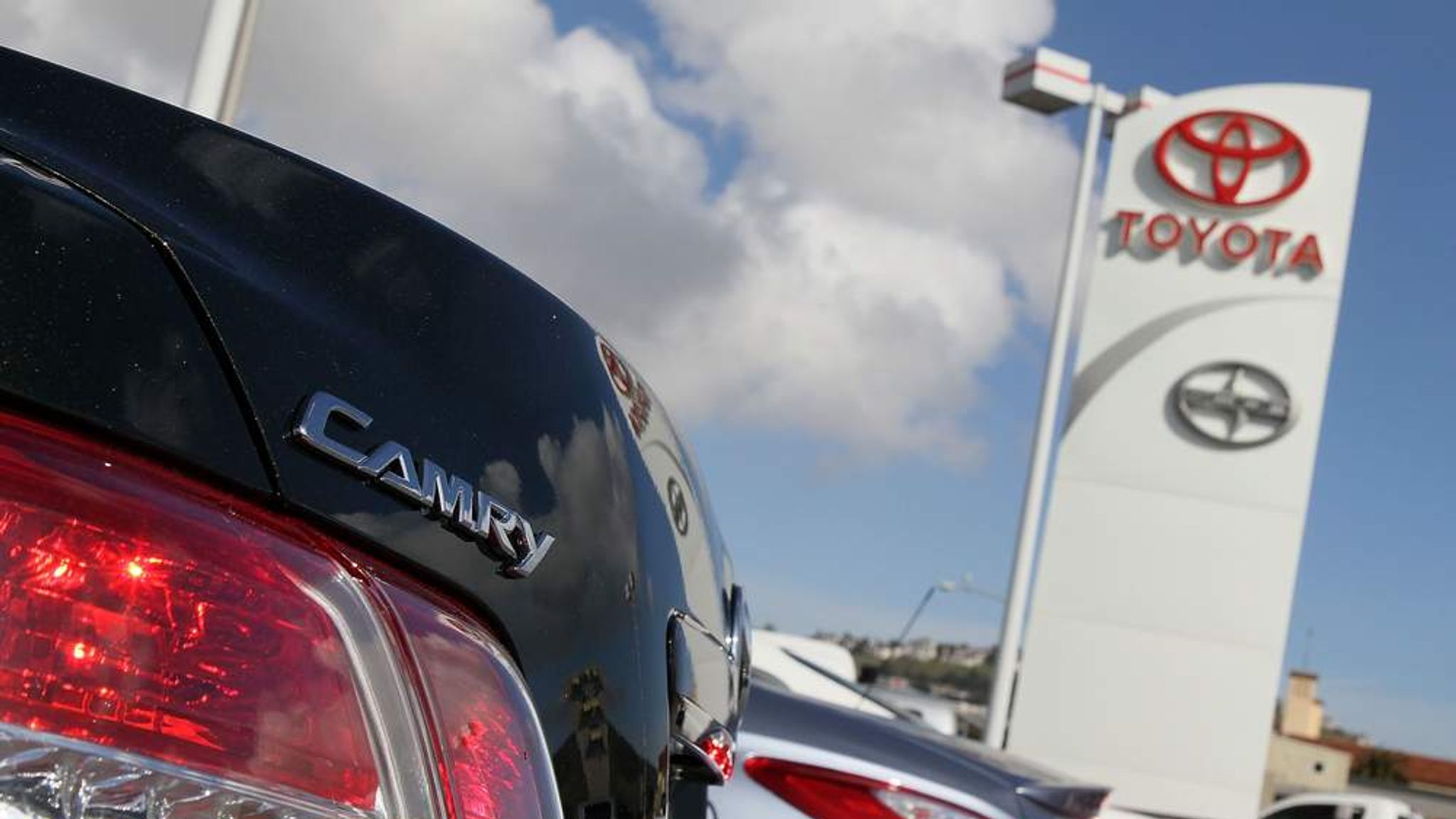 Toyota Settles Faulty Accelerator Lawsuit US News Sky News