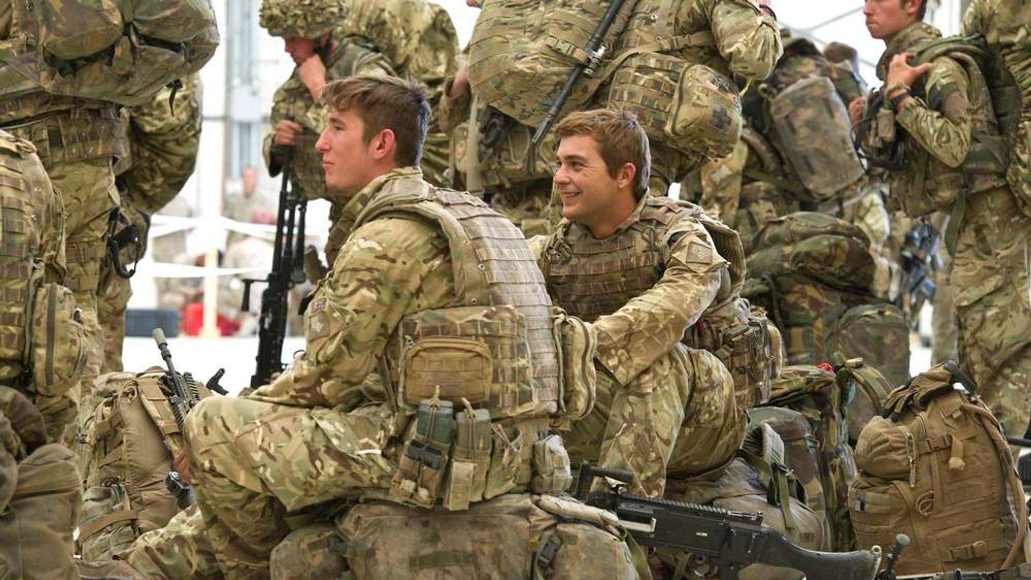 Армейский английский. Британский солдат. Британская армия. Британские солдаты в Афганистане. Солдат британской армии.
