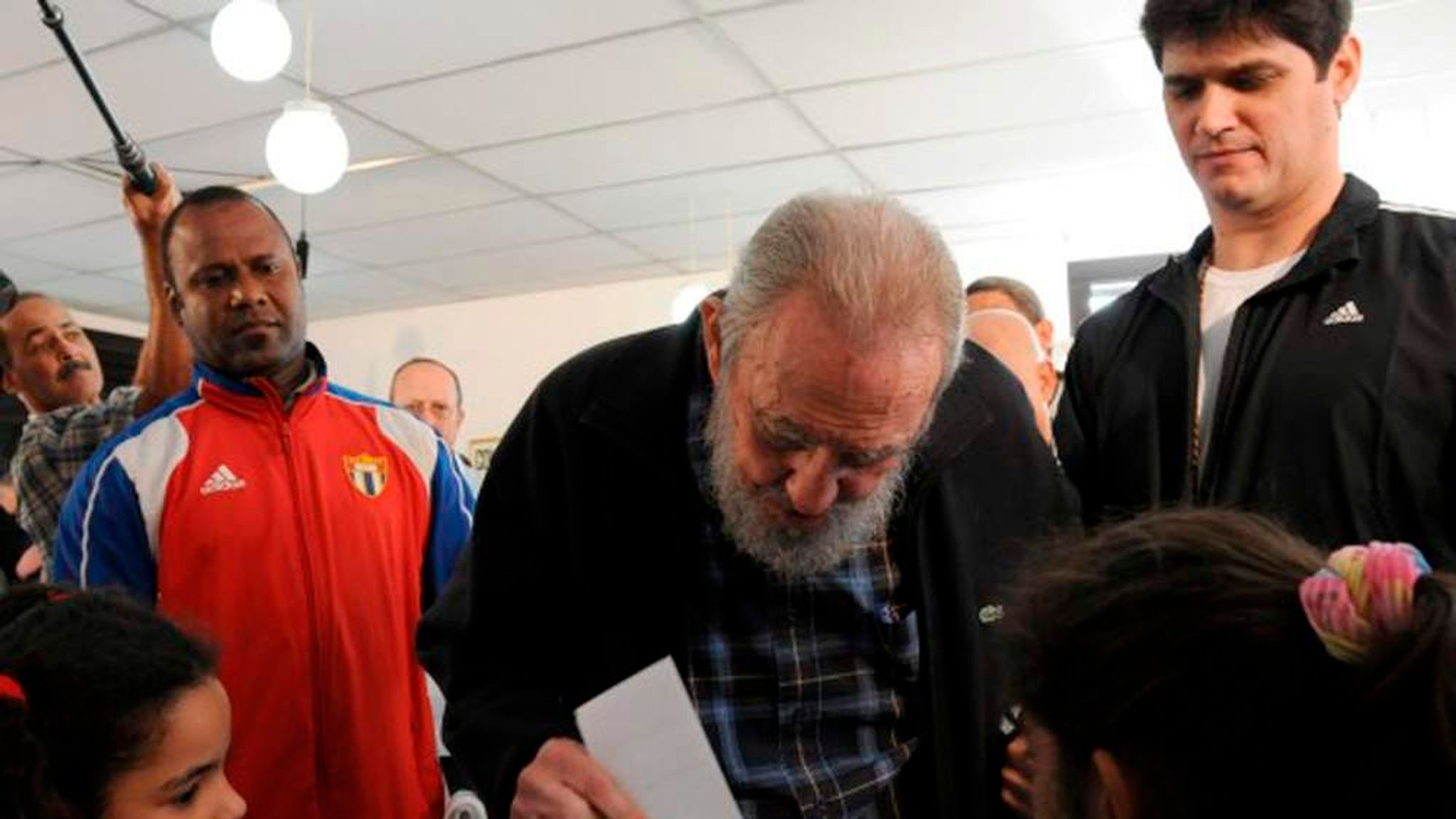 Fidel Castro Makes Surprise Appearance World News Sky News