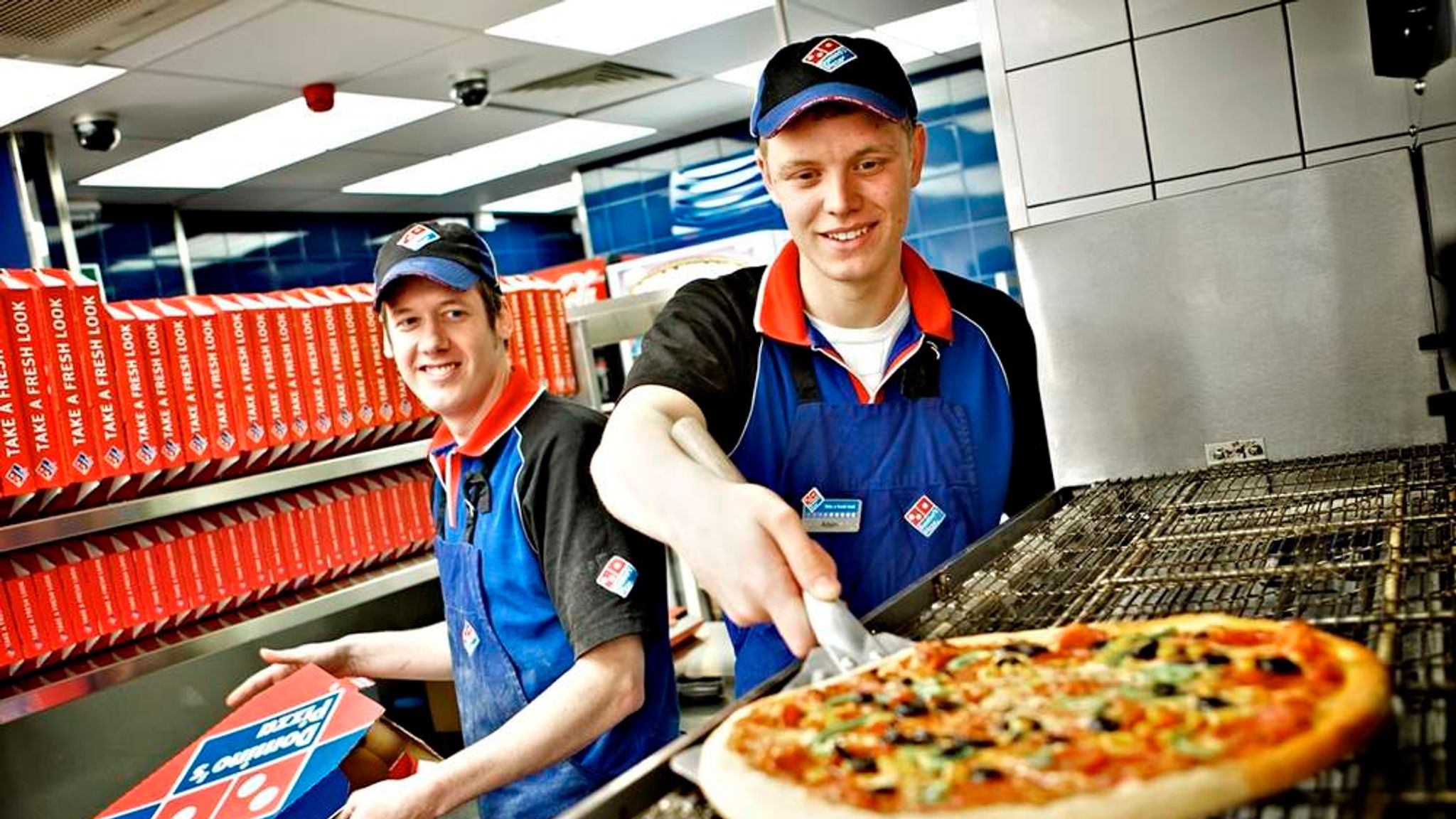 Domino pizza. Domino's pizza. Дэвид Брэндон Доминос. Доминос пицца пиццерия. Domino's pizza Дмитрия Ульянова.