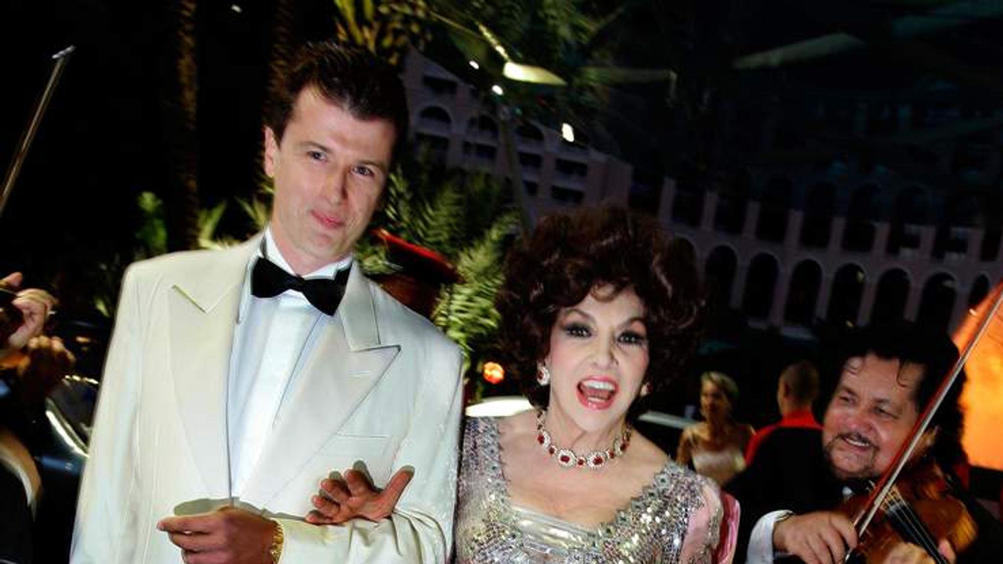 Gina Lollobrigida Sells Jewellery For Charity | Ents & Arts News | Sky News