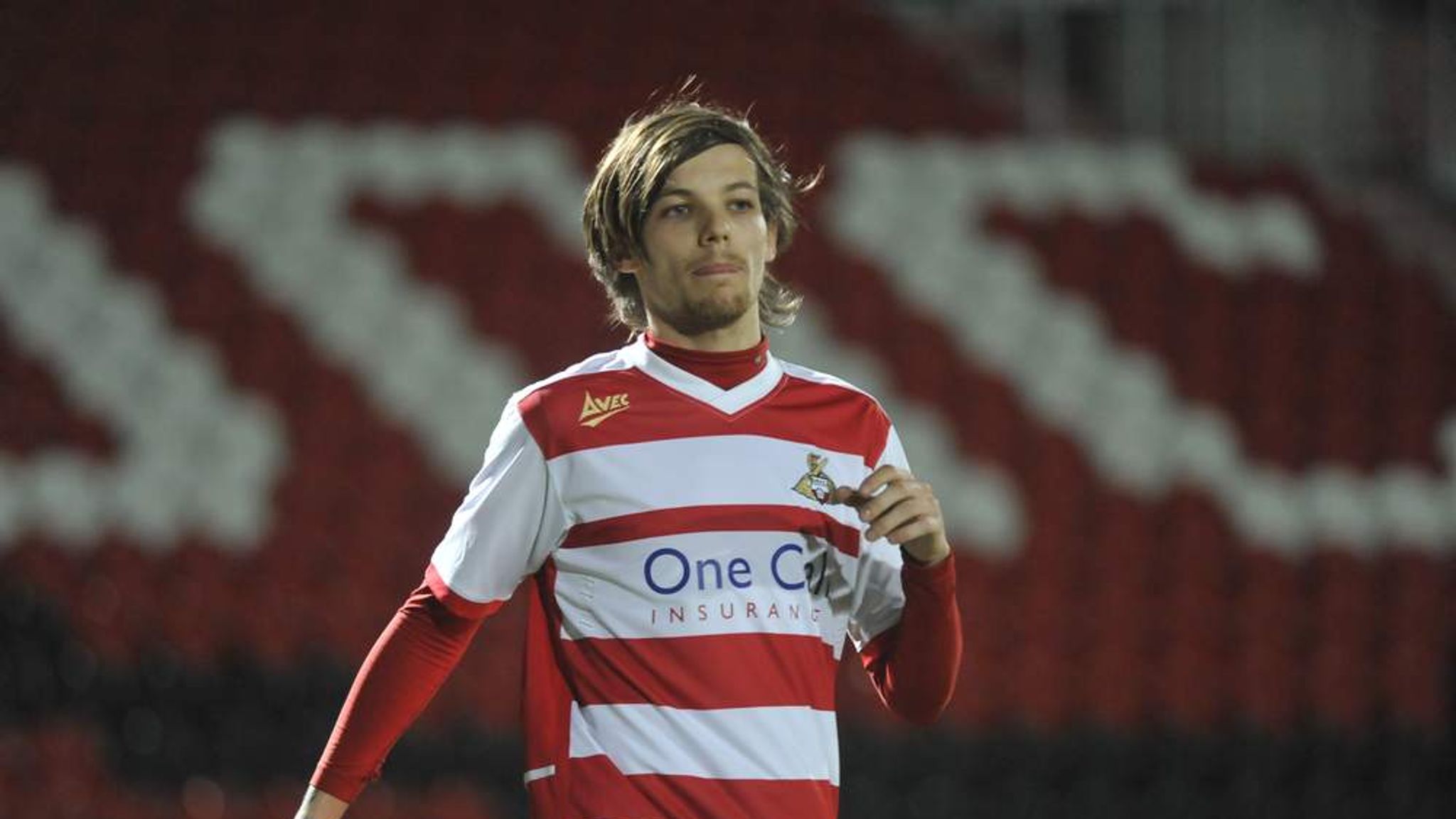 One Direction's Louis Makes Doncaster Debut | Ents & Arts News