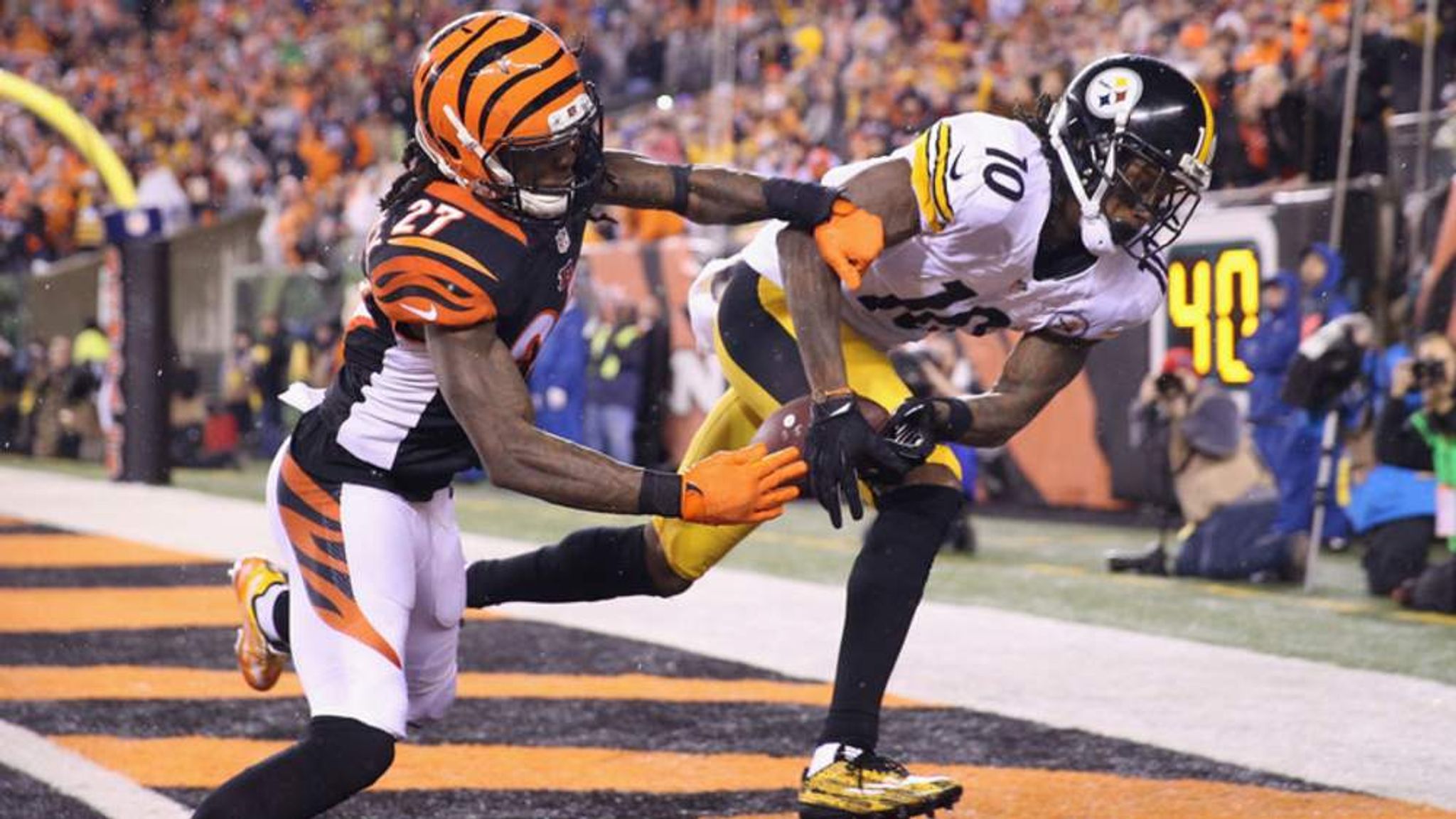 Steelers hit late field, knock Bengals out of playoffs