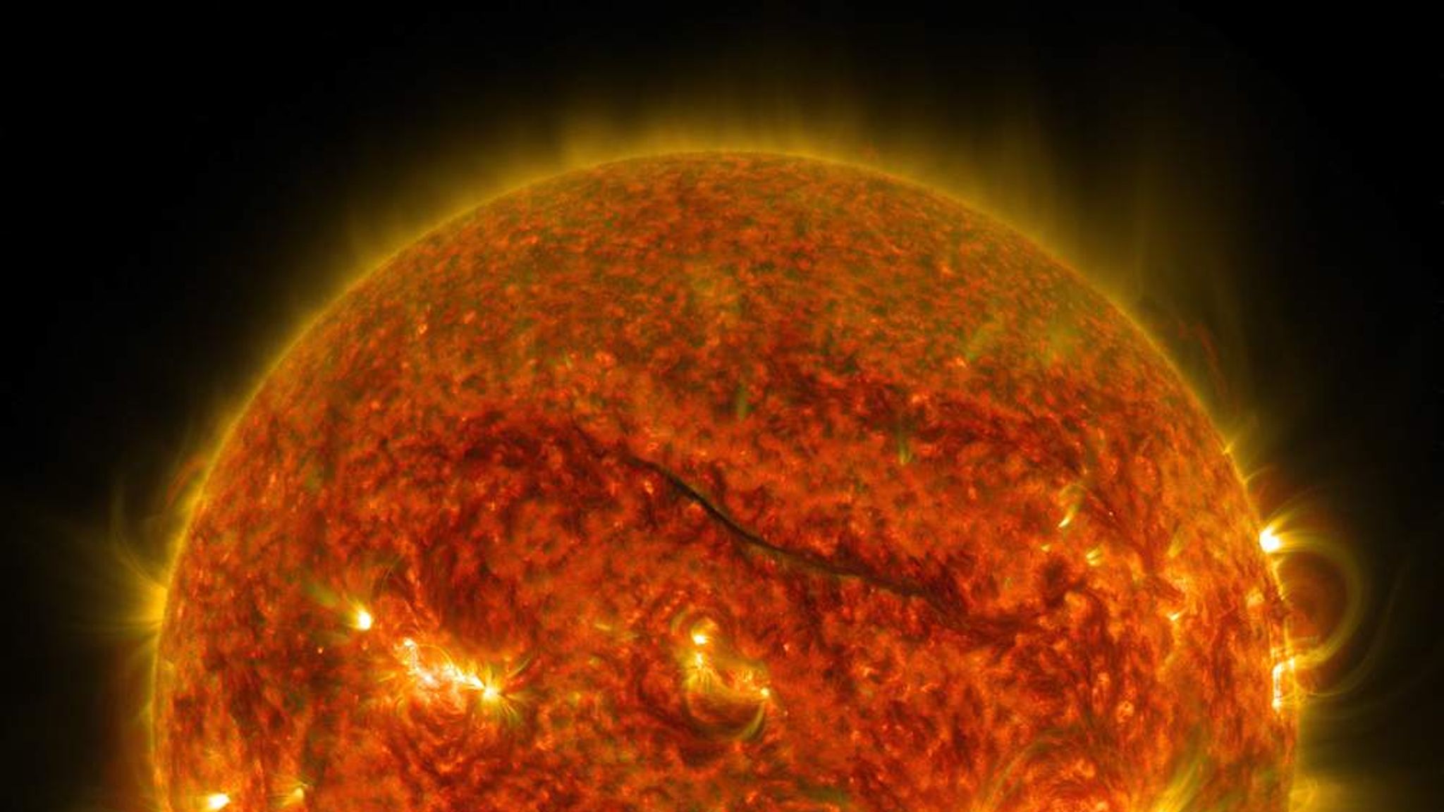 giant-sunspot-sparks-massive-solar-flares-world-news-sky-news