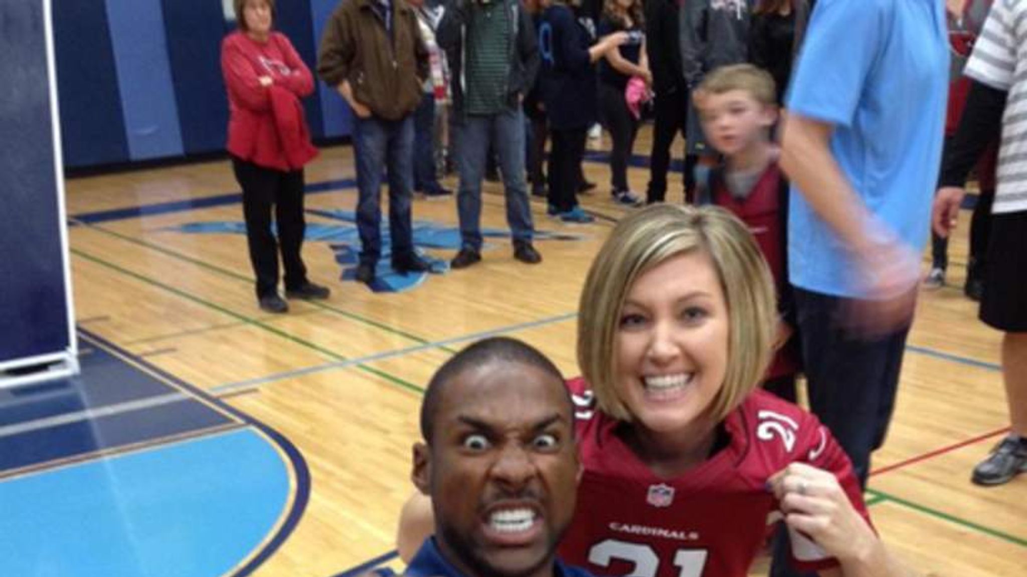 world-record-for-most-selfies-set-by-nfl-star-us-news-sky-news