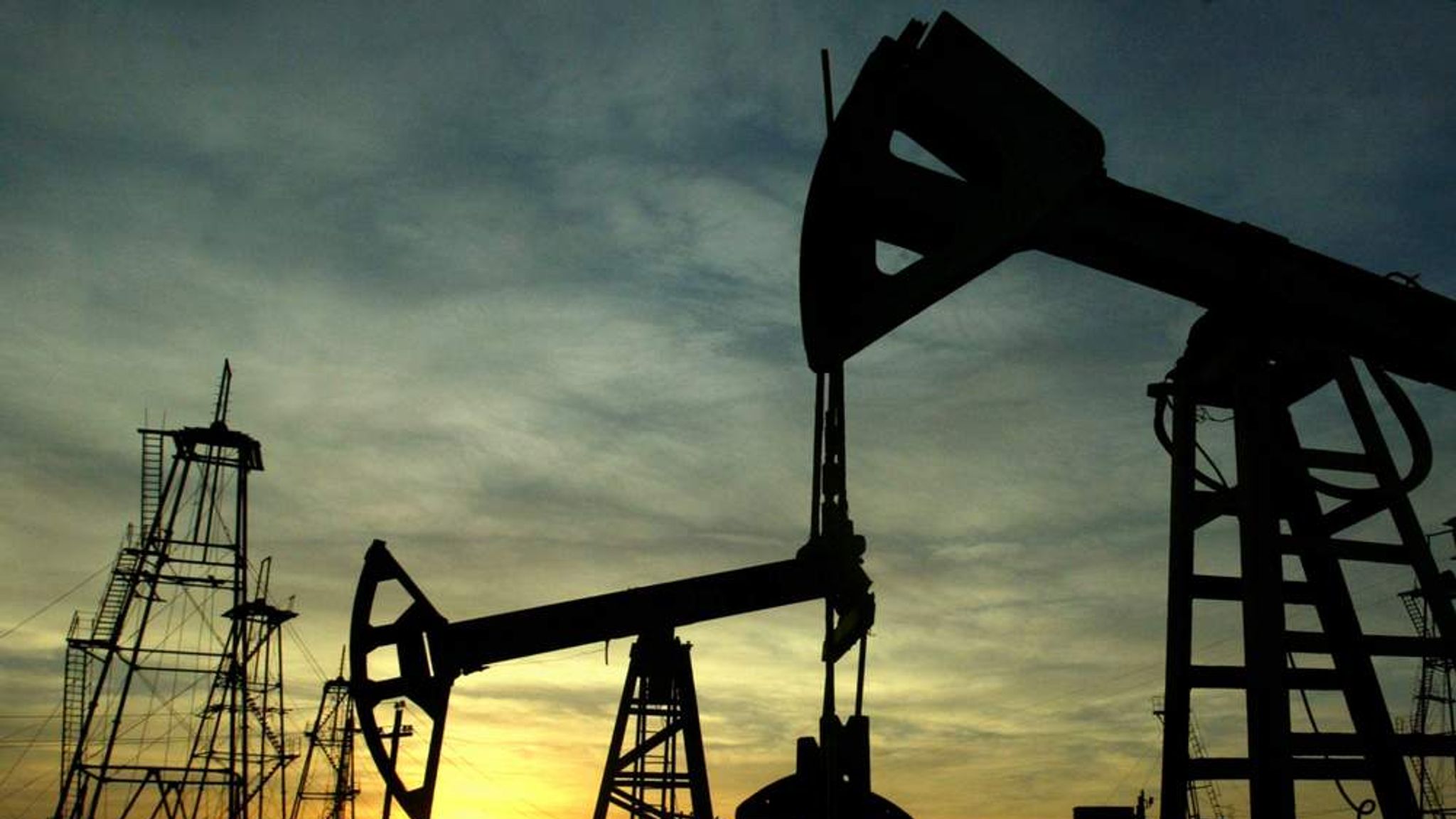 Нефть и газ главное богатство. Добыча нефти. Нефтяная промышленность. Нефтегазовая добыча. Нефтедобывающая отрасль.