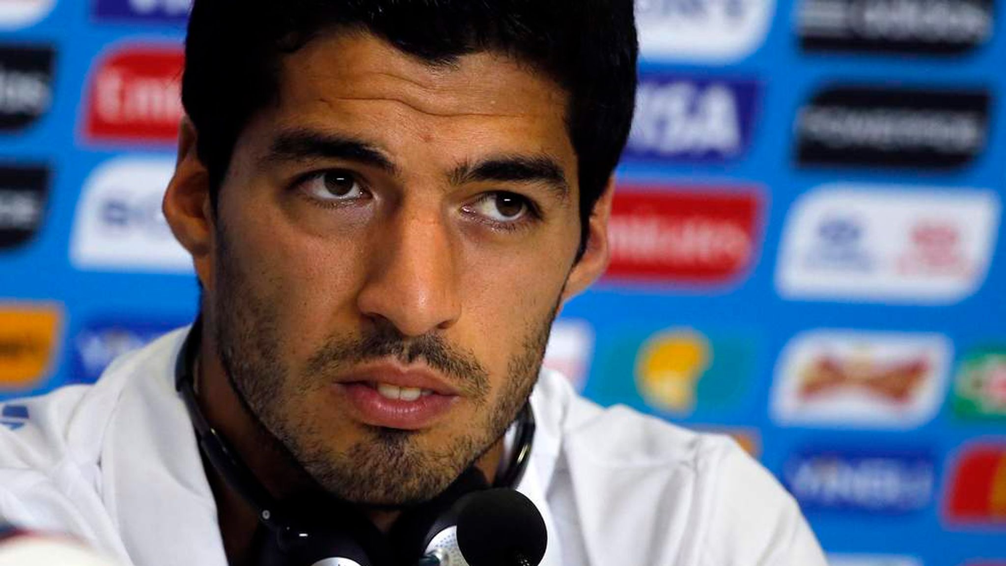 Luis Suarez Apologises To Chiellini For Bite | World News | Sky News