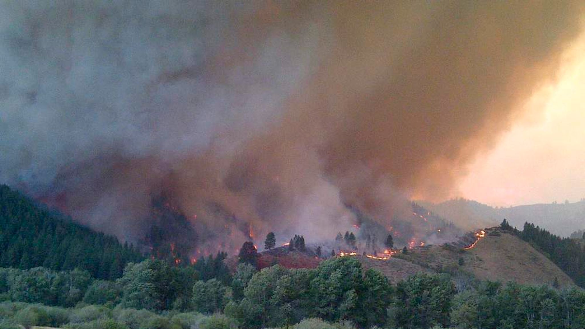 Idaho Wildfire Hundreds Flee But Some Remain US News Sky News