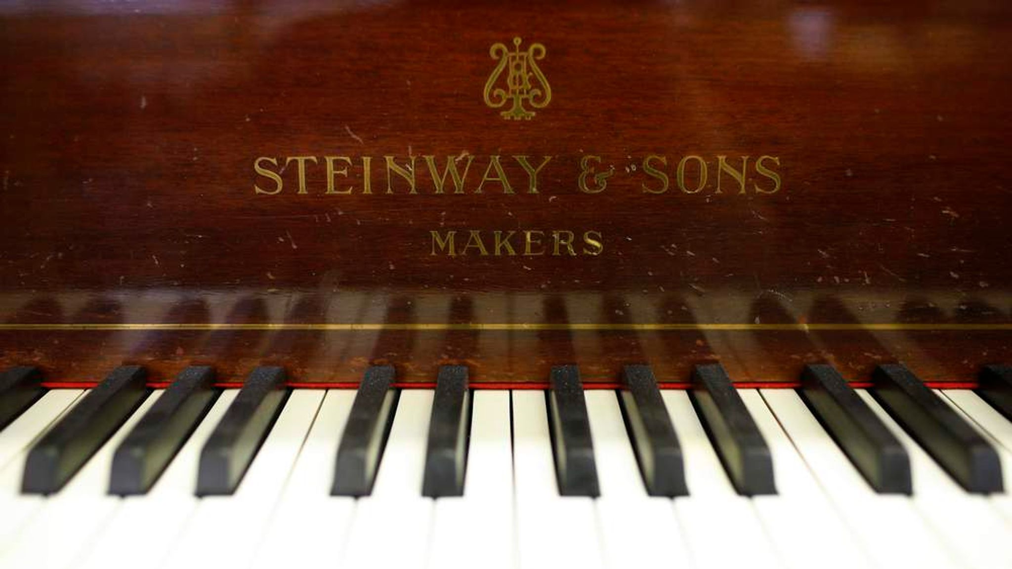 O famoso fabricante de pianos Steinway foi vendido porO famoso fabricante de pianos Steinway foi vendido por  