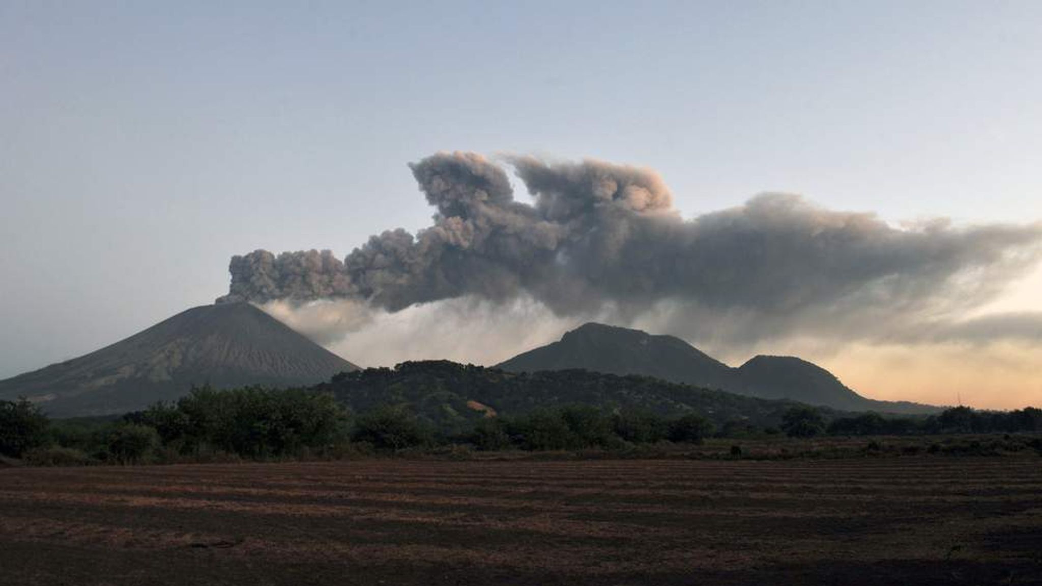 Nicaragua: Farmers Ignore Volcano Warning | World News | Sky News