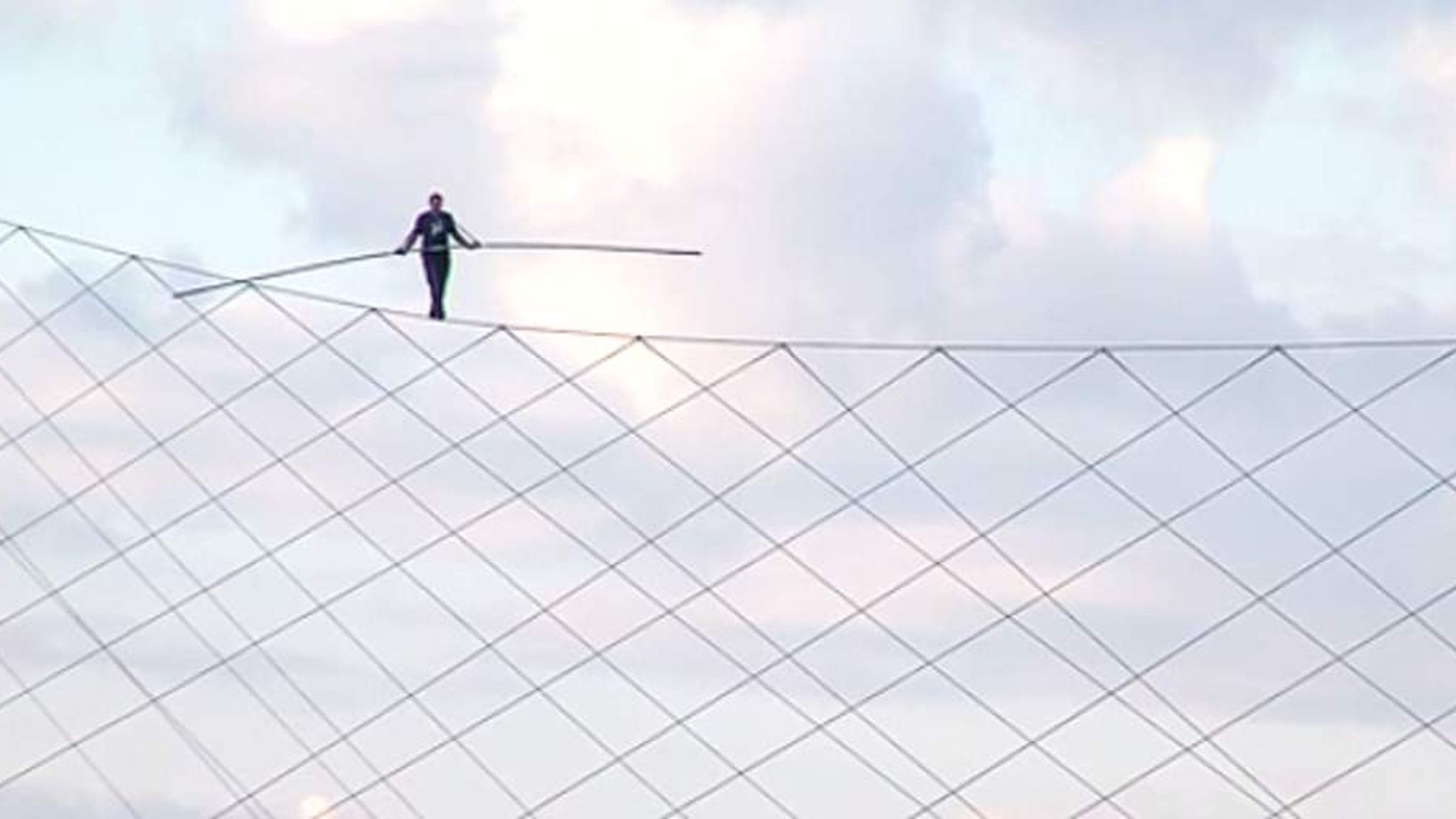 Tightrope Walker Completes Longest-ever Walk