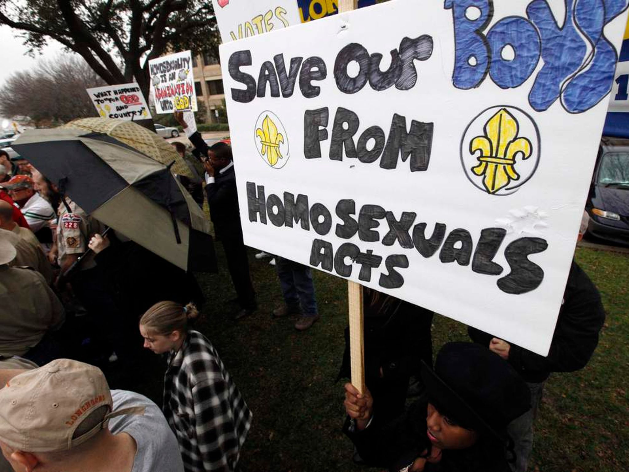 a debate whether to allow homosexuals in the military a debate whether to allow homosexuals in the military