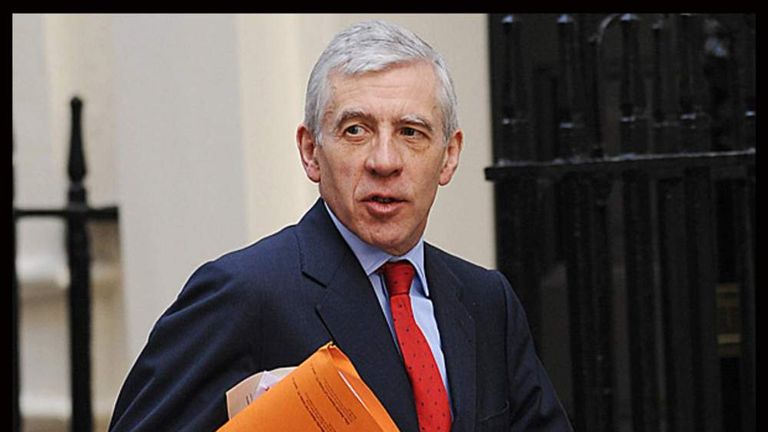 Justice Secretary Jack Straw arrives at 10 Downing Street 