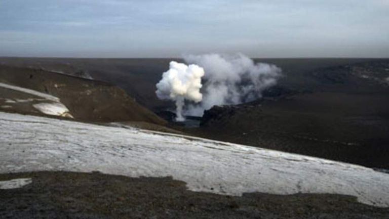 Picture shows smoke from the Grimsvotn volcano, under the Vatnajokull glacier in southeast Iceland, at 03:00 GMT, May 25, 2011. 