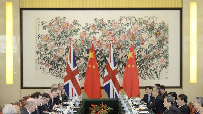 Chinese Vice Premier Meets With British Officials