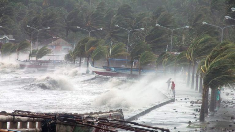 Super Typhoon Haiyan Hits The Philippines | World News | Sky News