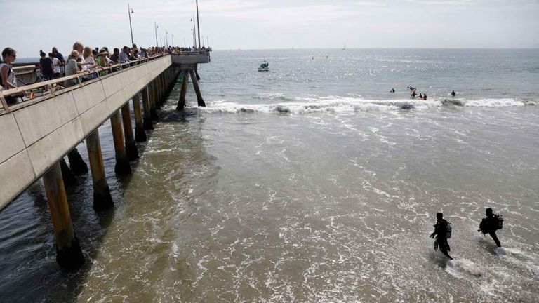 Venice Beach lightning strikes leaves swimmer dead and 7