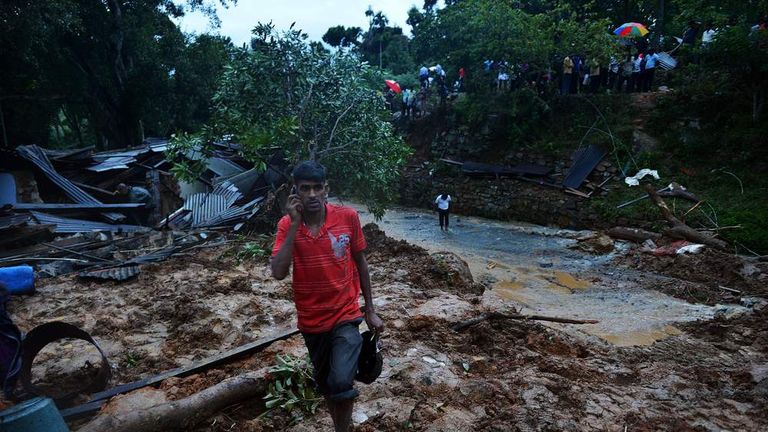 Sri Lanka Mudslide: 100 People 'Buried Alive' | World News | Sky News