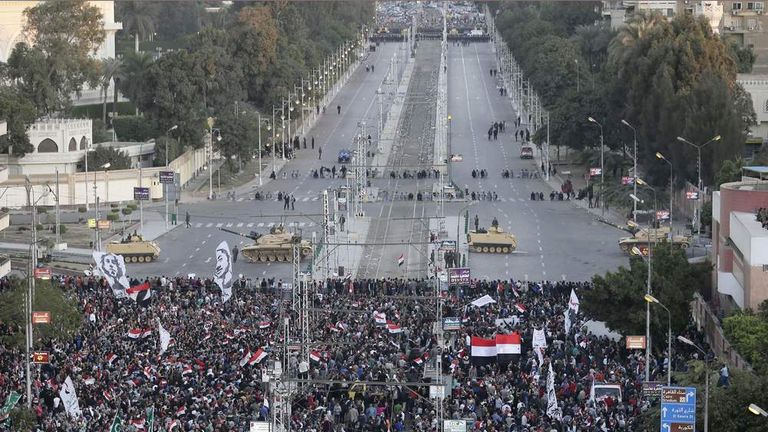 Egypt Protesters Breach Palace Barricade World News Sky News