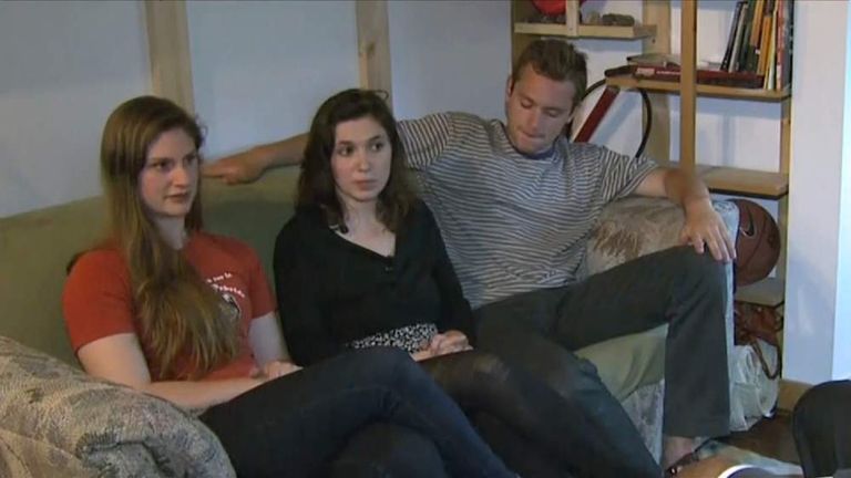 Students Discover 40 000 In Second Hand Sofa Us News Sky News