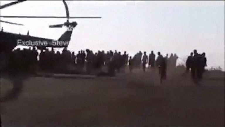 The Iraqi army delivers aid to members of the Yezidi community on Sinjar mountain