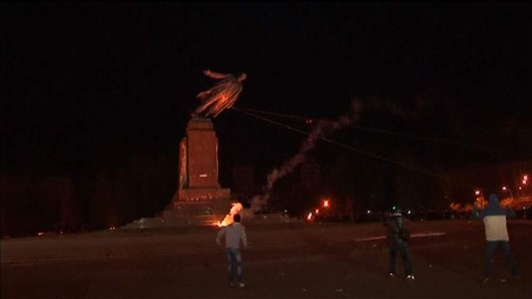 Lenin Statue Torn Down To Cheers In Ukraine | World News | Sky News