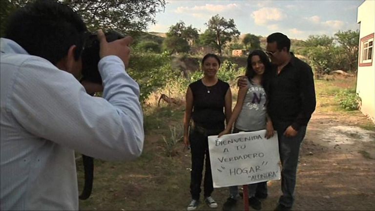 Mexico teen Alondra Luna forcibly extradited to the US by mistake with her parents