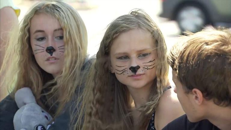 protesters out home of dentist walter palmer who killed cecil the lion