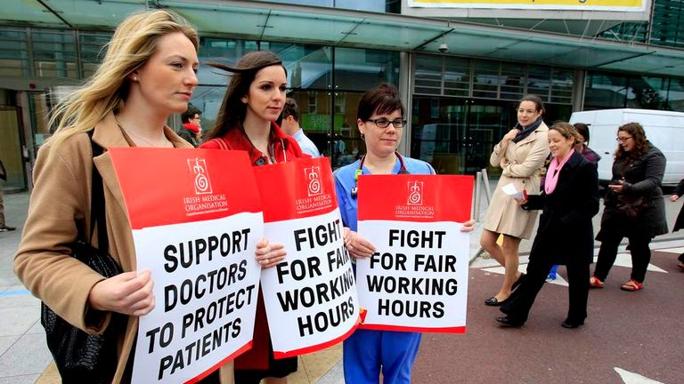 Junior doctors strike in Northern Ireland over working hours 2