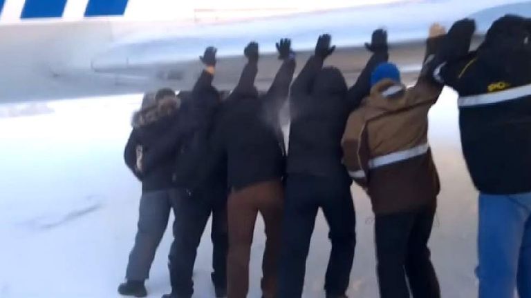 Passengers Push Broken Jet On Freezing Runway, World News