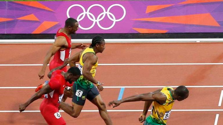 Jamaica's Usain Bolt (R) pulls ahead to win the men's 100m final during the London 2012 Olympic Games at the Olympic stadium in London August 5, 2012.